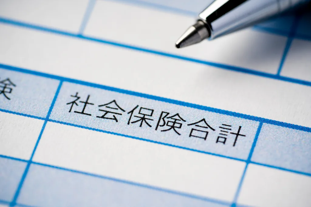 外国人労働者の社会保険と手続き|雇用の際に気をつけたいポイントは?