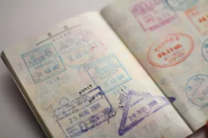 就労ビザとは？取得の方法や種類、雇用の際の注意点について解説