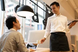 特定技能2号とは？取得要件や在留期間は？試験や移行手続きも解説