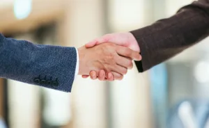 特定技能外国人の受け入れ企業になる条件は？支援義務や受け入れまでの流れを解説