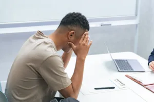 不法就労助長罪とは？該当のケースや罰則の内容、企業が注意すべきことについて